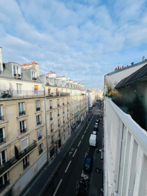 Entire apartment with terrace near Montmartre